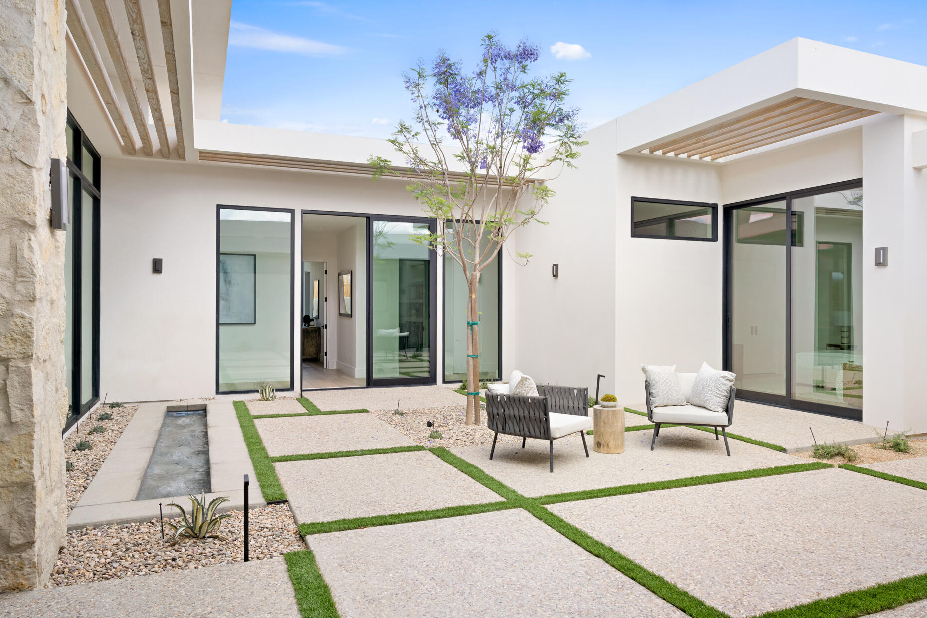 84 Royal St Georges WAY