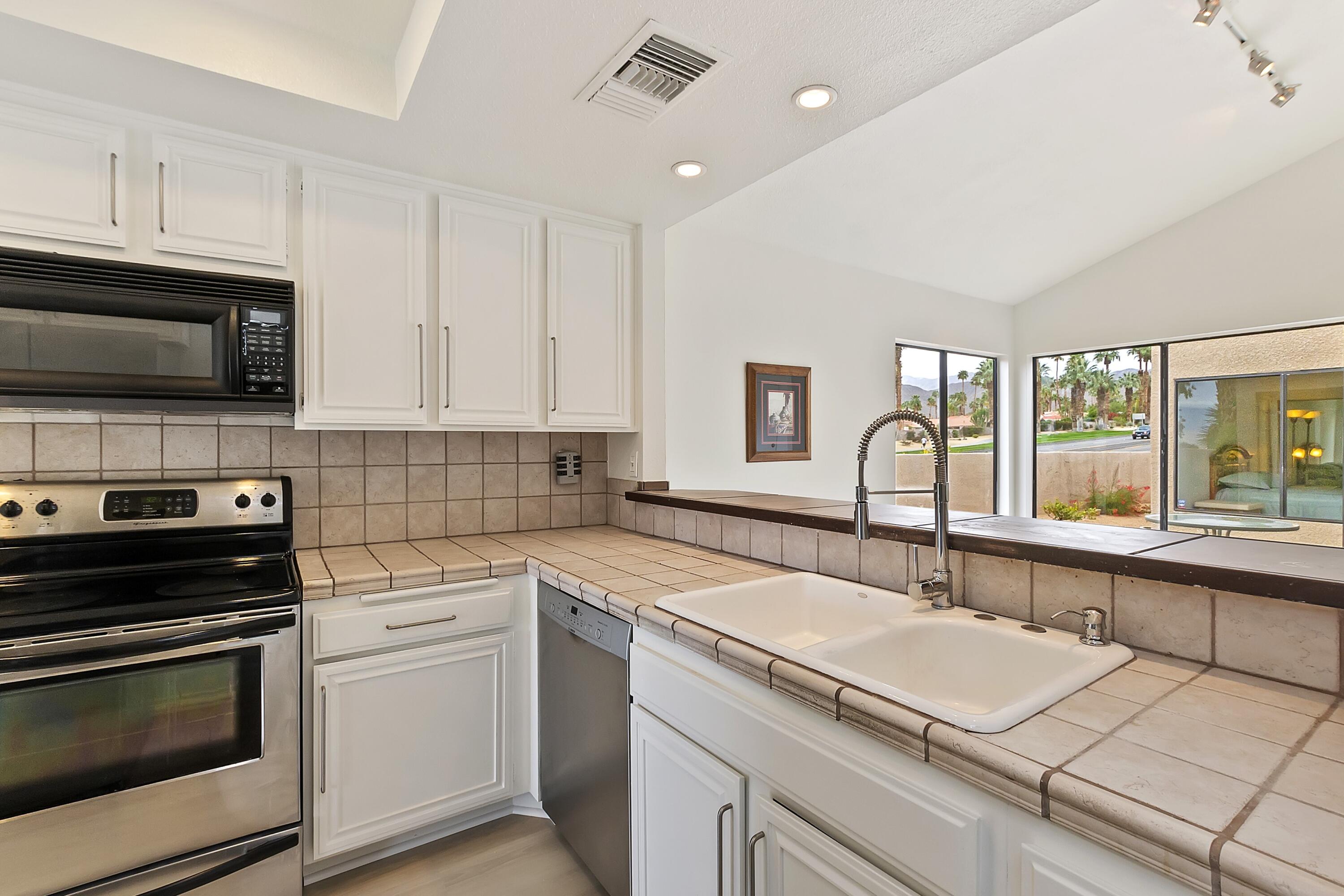 72526 Desert Flower DR
