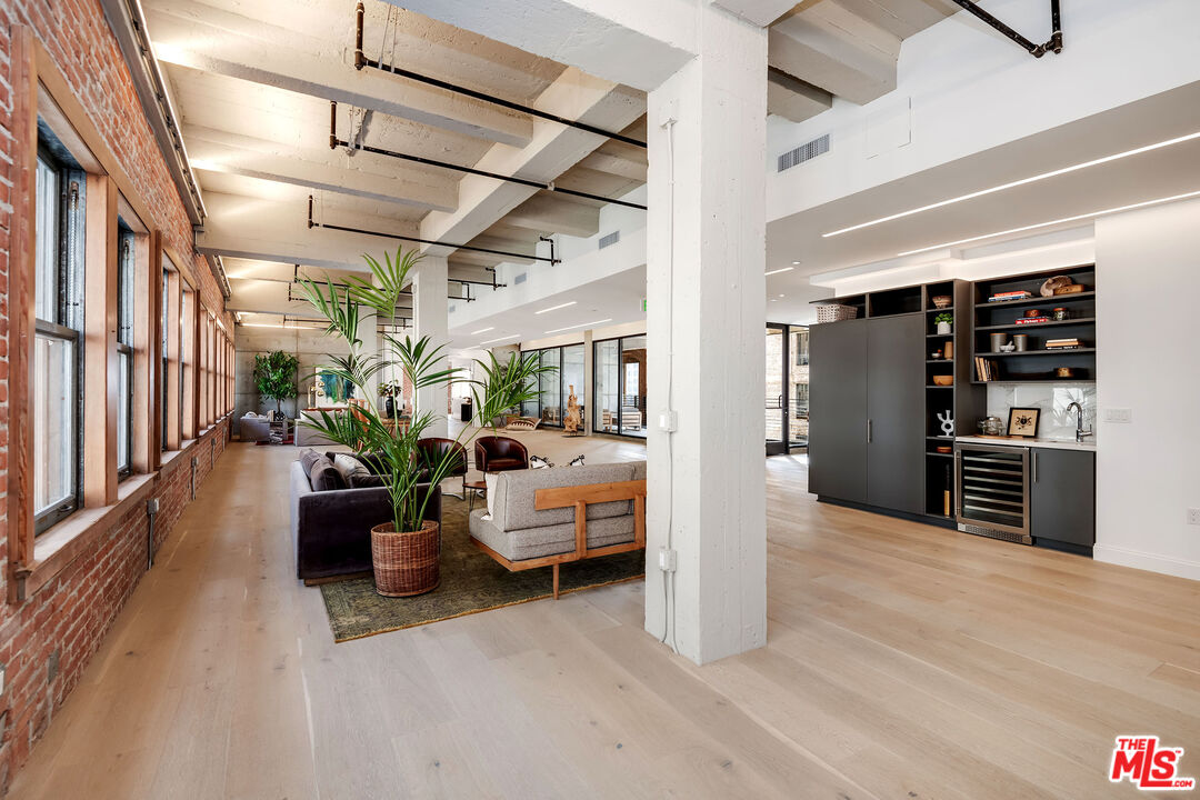 808 S Broadway Unit: 5th Floor