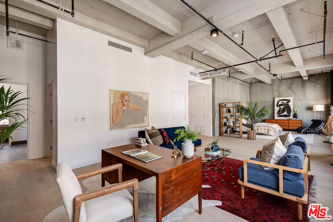 808 S Broadway Unit: 5th Floor