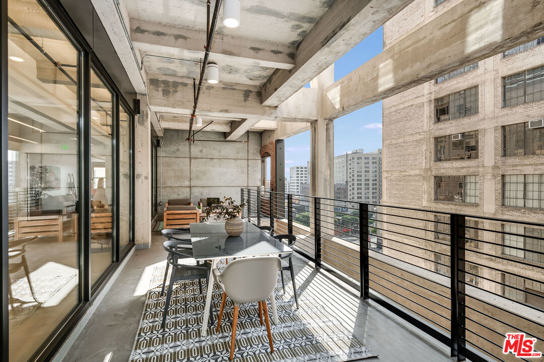 808 S Broadway Unit: 5th Floor