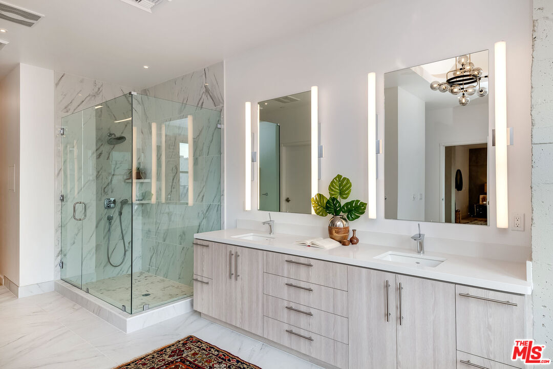 808 S Broadway Unit: 5th Floor