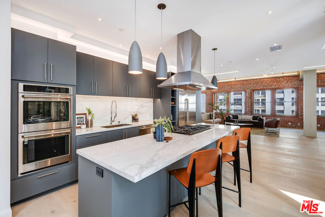 808 S Broadway Unit: 5th Floor