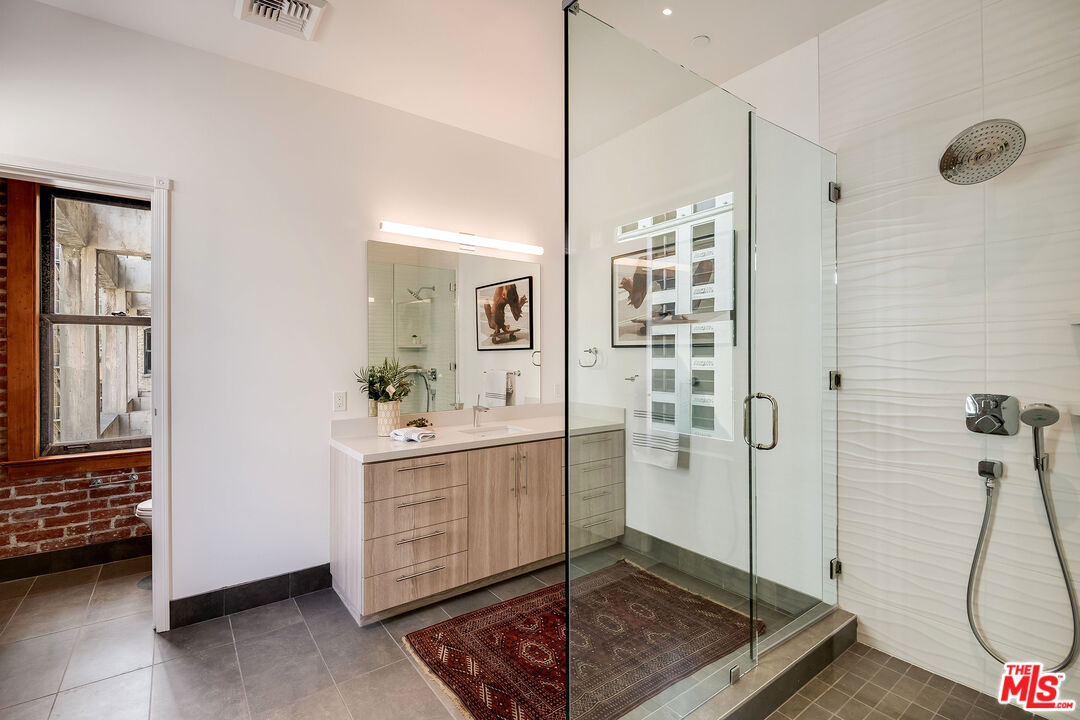 808 S Broadway Unit: 5th Floor