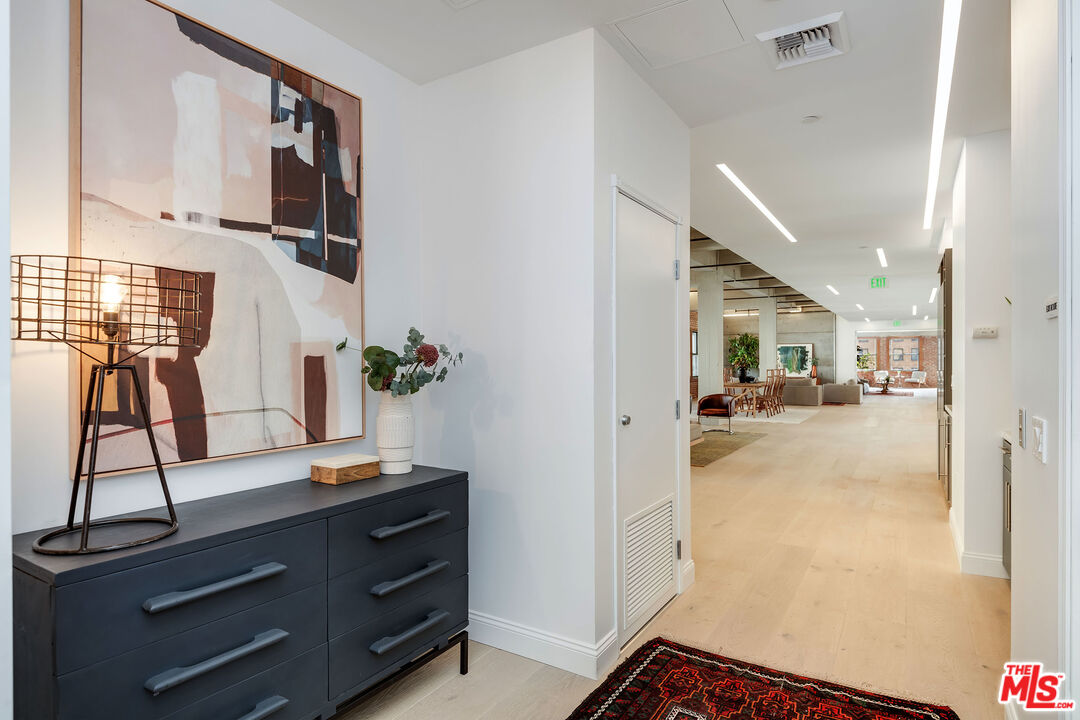 808 S Broadway Unit: 5th Floor