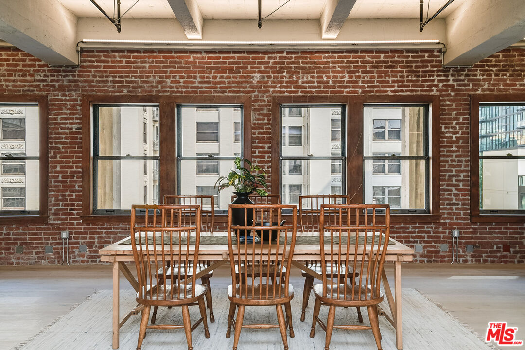 808 S Broadway Unit: 5th Floor