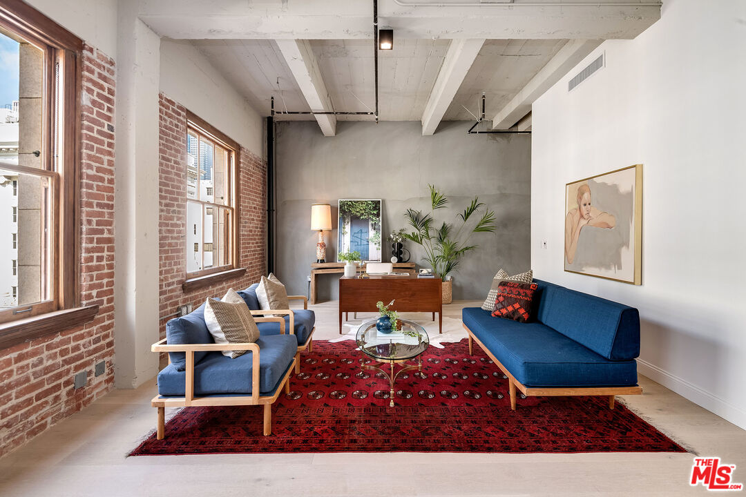 808 S Broadway Unit: 5th Floor