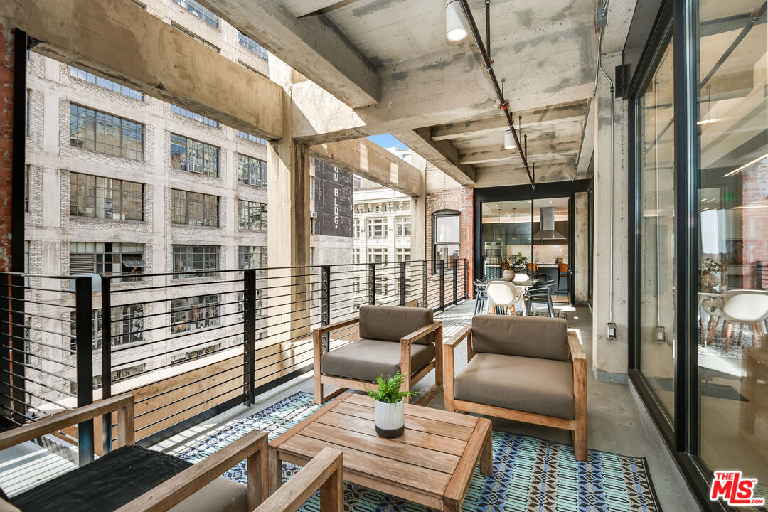 808 S Broadway Unit: 5th Floor