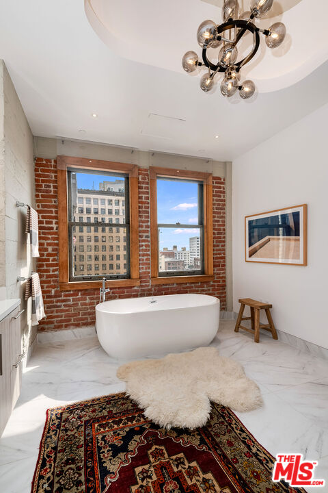 808 S Broadway Unit: 5th Floor