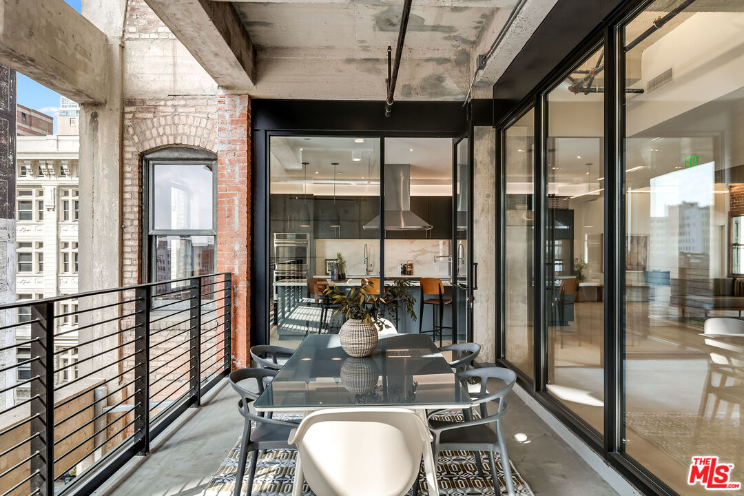 808 S Broadway Unit: 5th Floor
