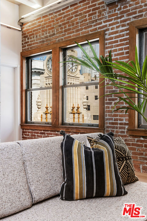 808 S Broadway Unit: 5th Floor