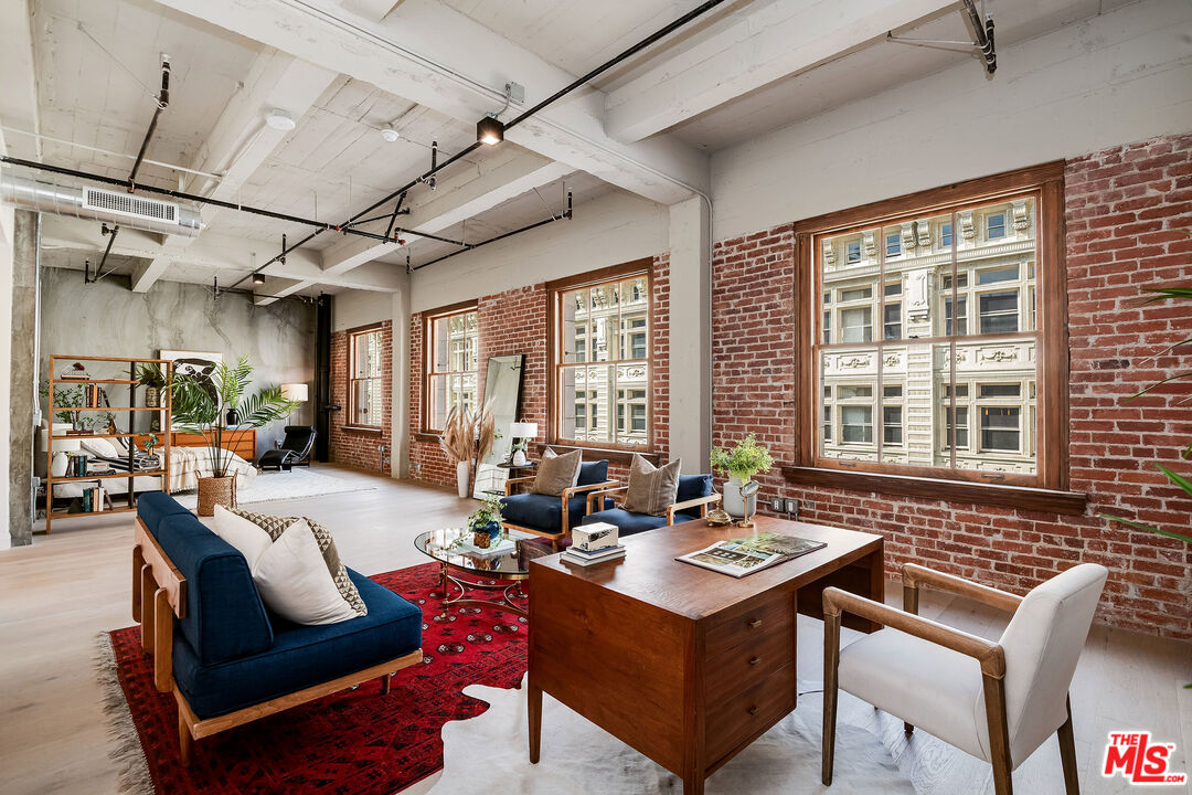 808 S Broadway Unit: 5th Floor