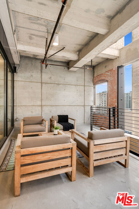 808 S Broadway Unit: 5th Floor
