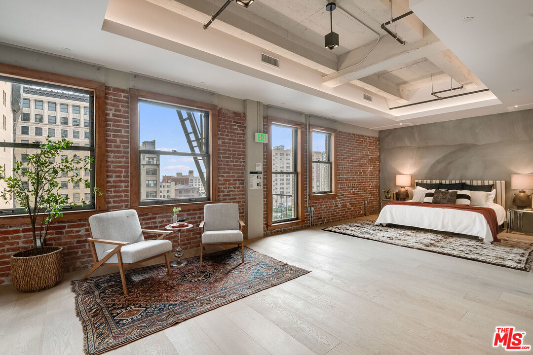 808 S Broadway Unit: 5th Floor