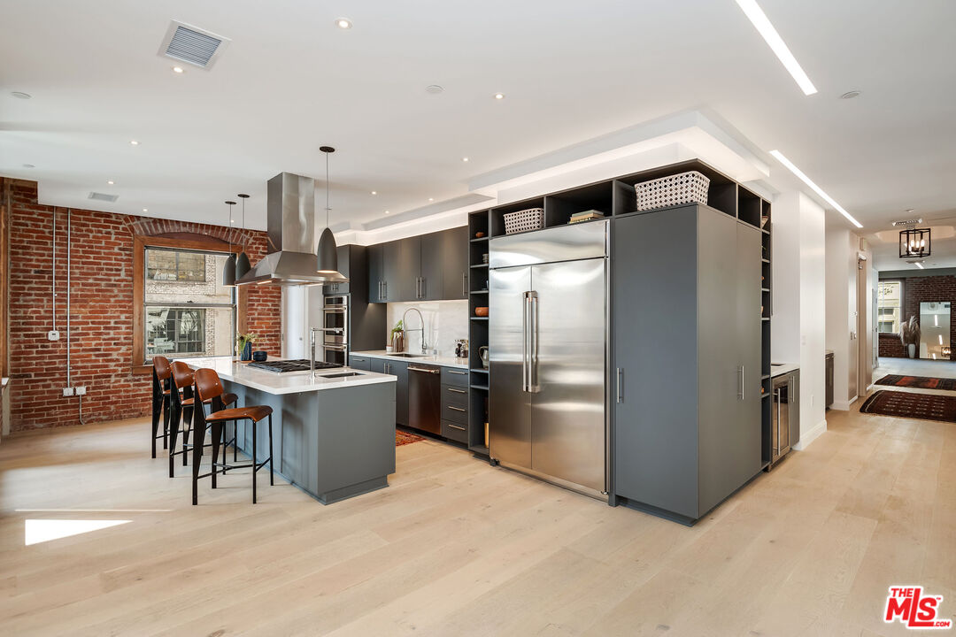 808 S Broadway Unit: 5th Floor