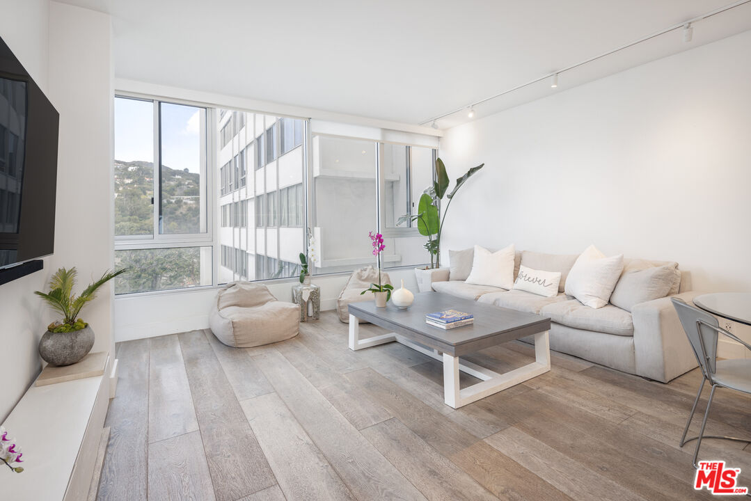 17350 W Sunset Blvd Unit: 304