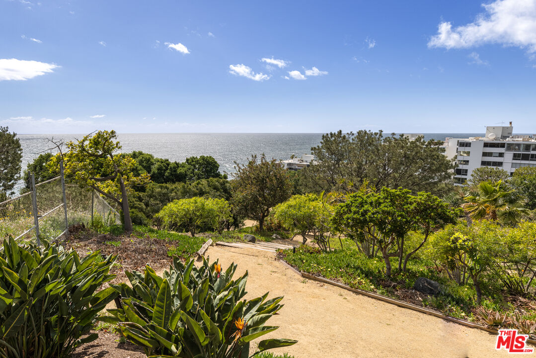 17350 W Sunset Blvd Unit: 304