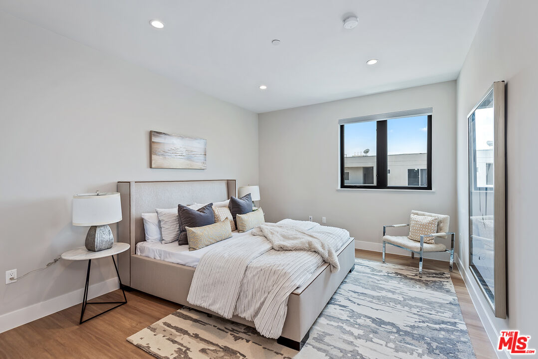 1906 Overland Ave Unit: 202