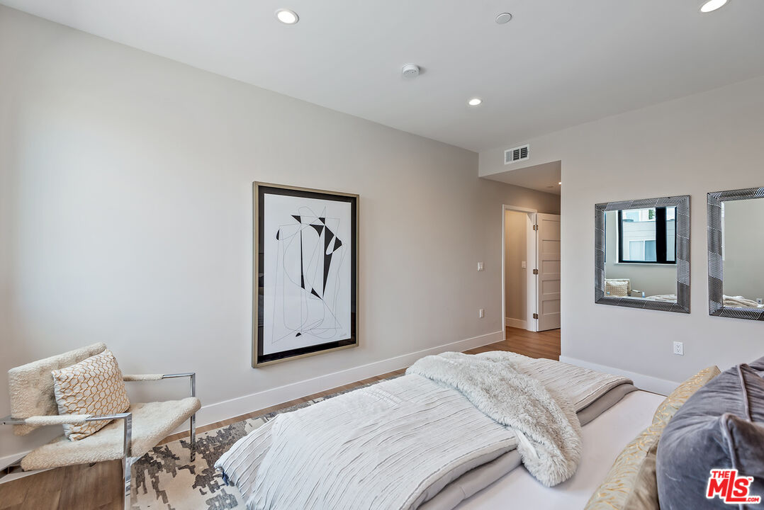 1906 Overland Ave Unit: 202