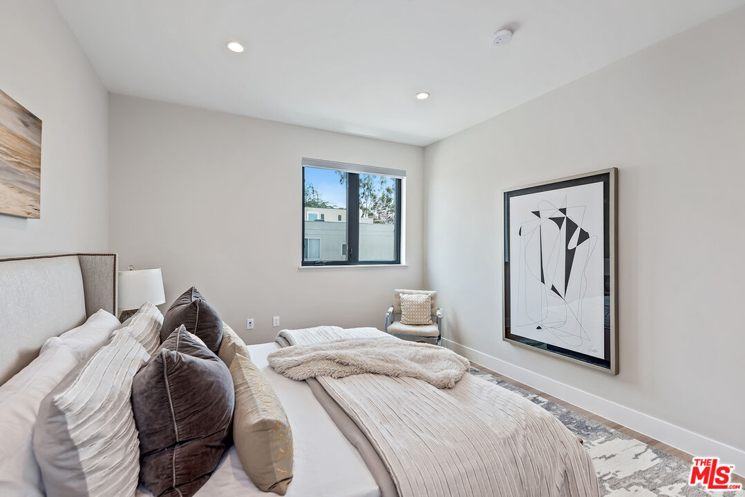 1906 Overland Ave Unit: 202