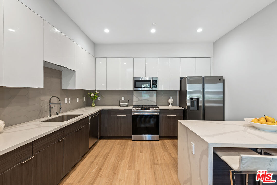 1906 Overland Ave Unit: 202