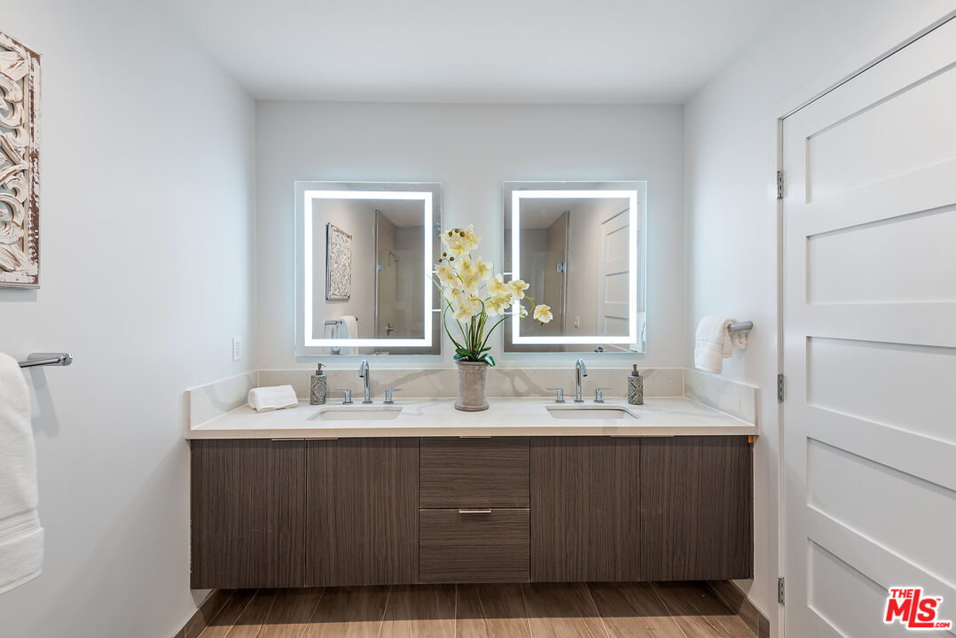 1906 Overland Ave Unit: 202