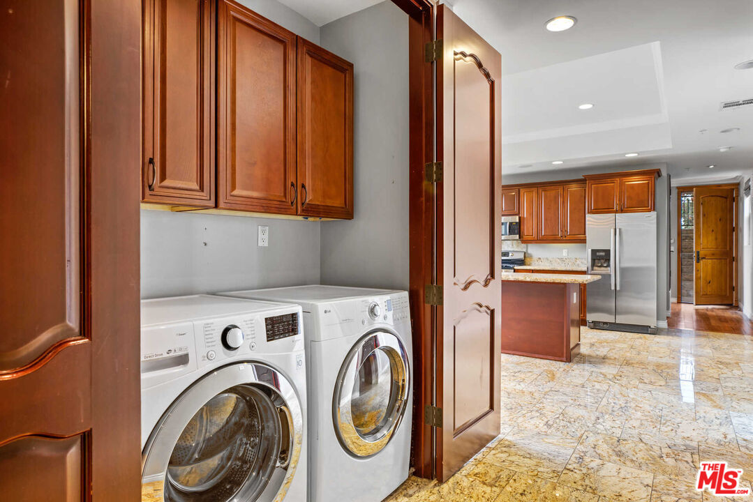 632 N KINGS RD Unit: 202