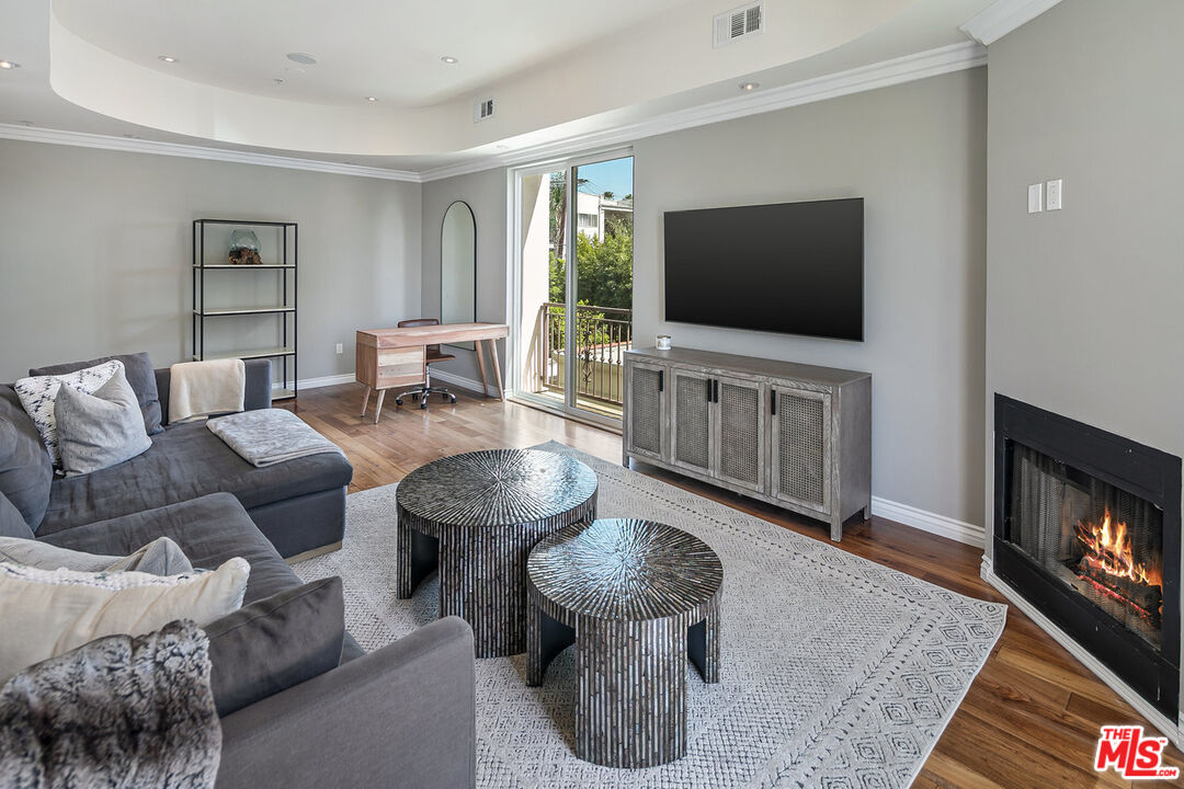 632 N KINGS RD Unit: 202