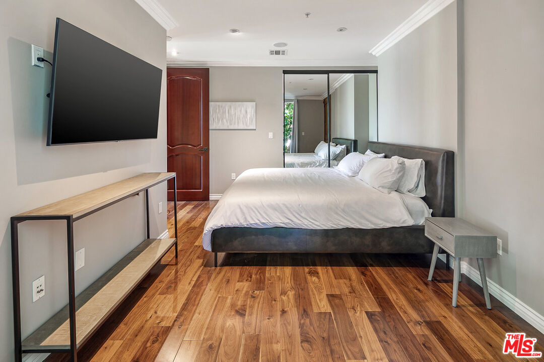 632 N KINGS RD Unit: 202