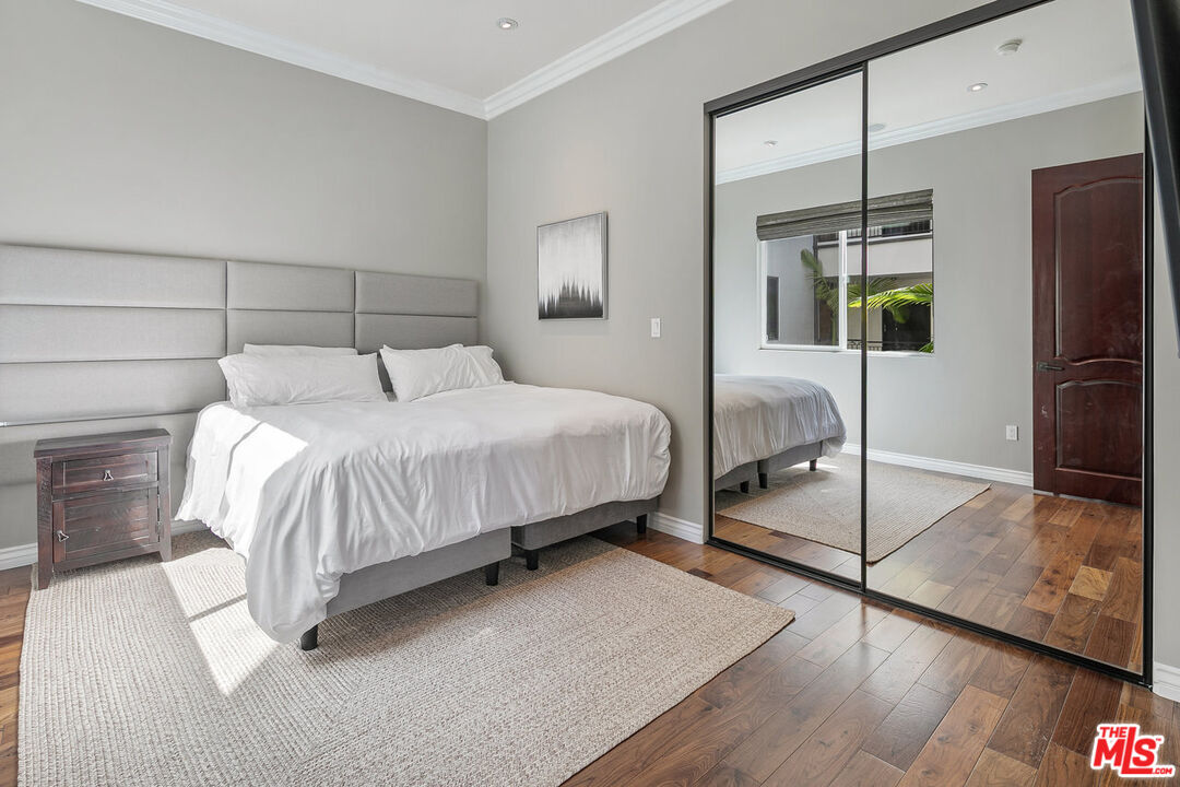 632 N KINGS RD Unit: 202