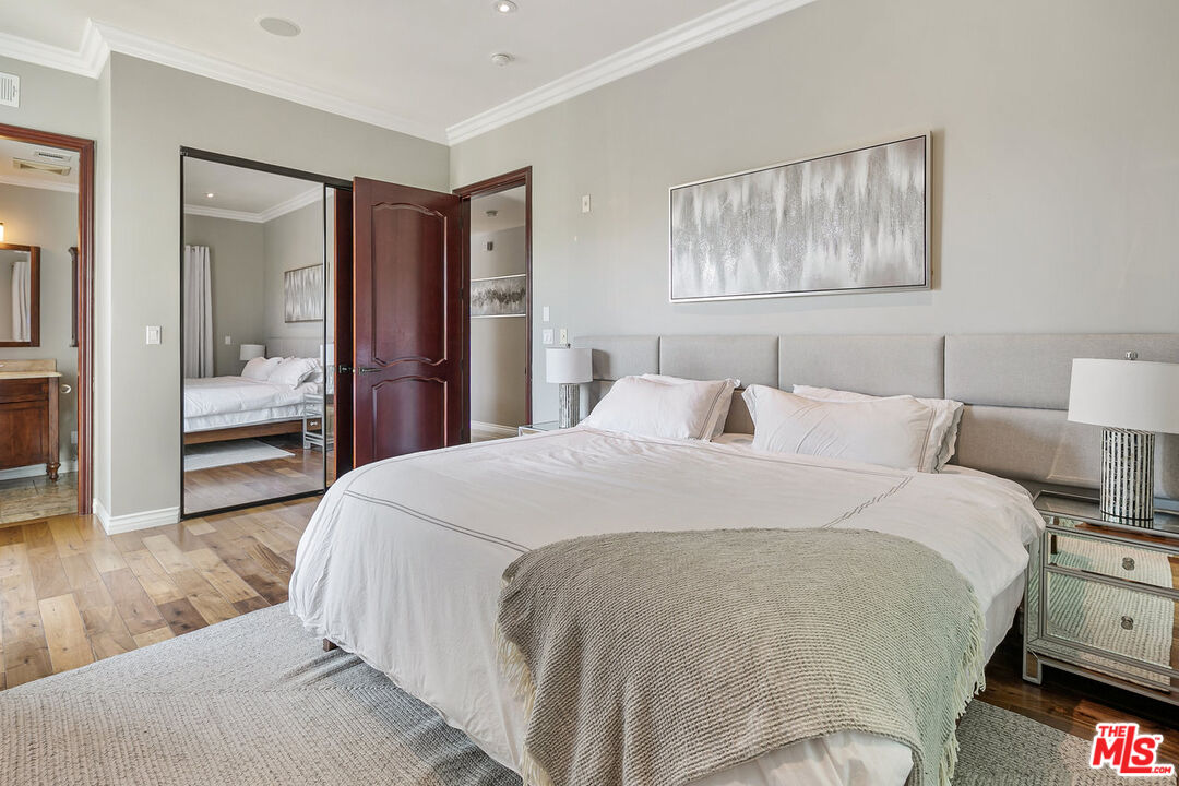 632 N KINGS RD Unit: 202