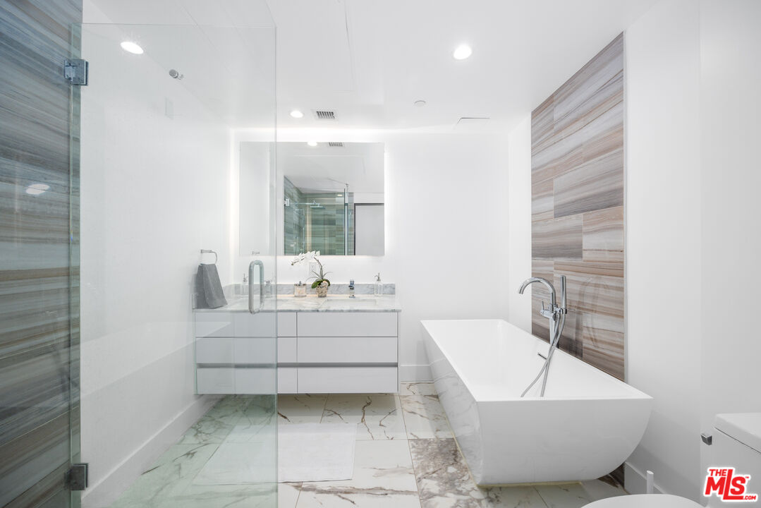 1345 N HAVENHURST DR Unit: 14