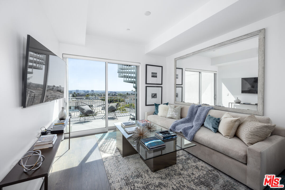 1345 N HAVENHURST DR Unit: 14