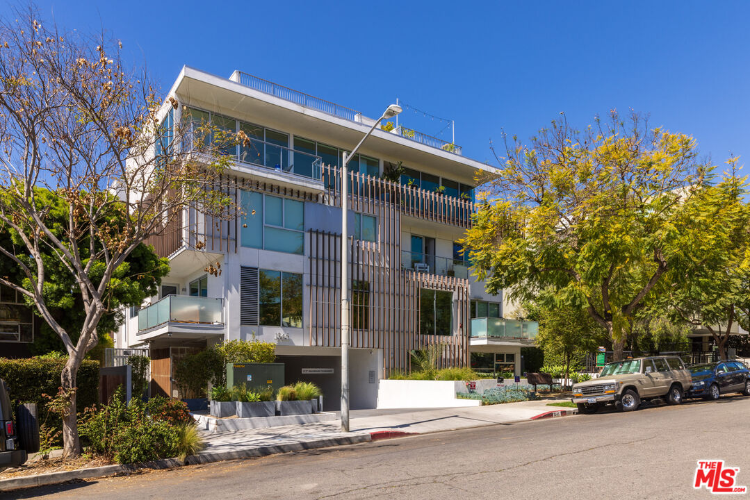 1345 N HAVENHURST DR Unit: 14