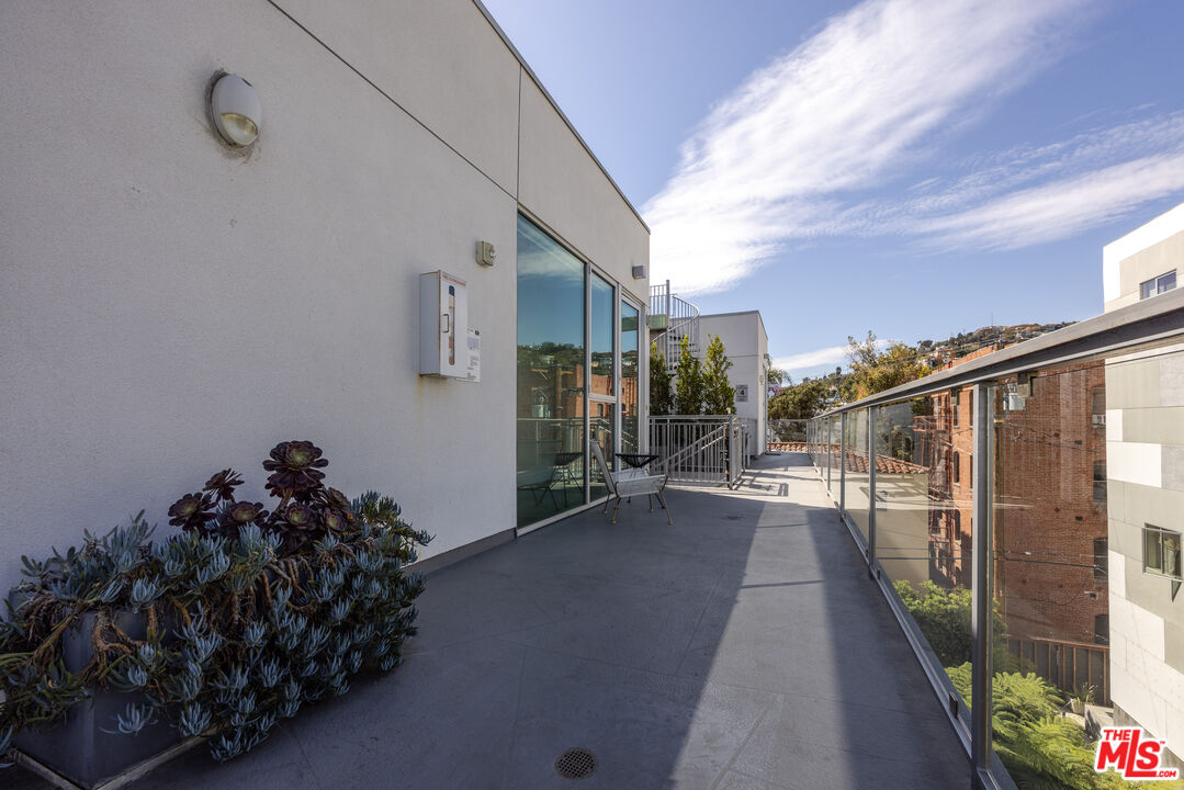 1345 N HAVENHURST DR Unit: 14