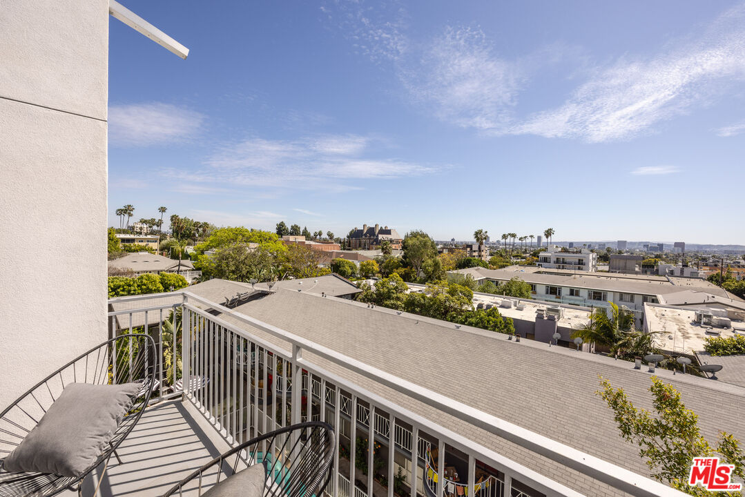 1345 N HAVENHURST DR Unit: 14
