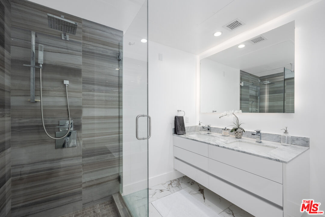 1345 N HAVENHURST DR Unit: 14