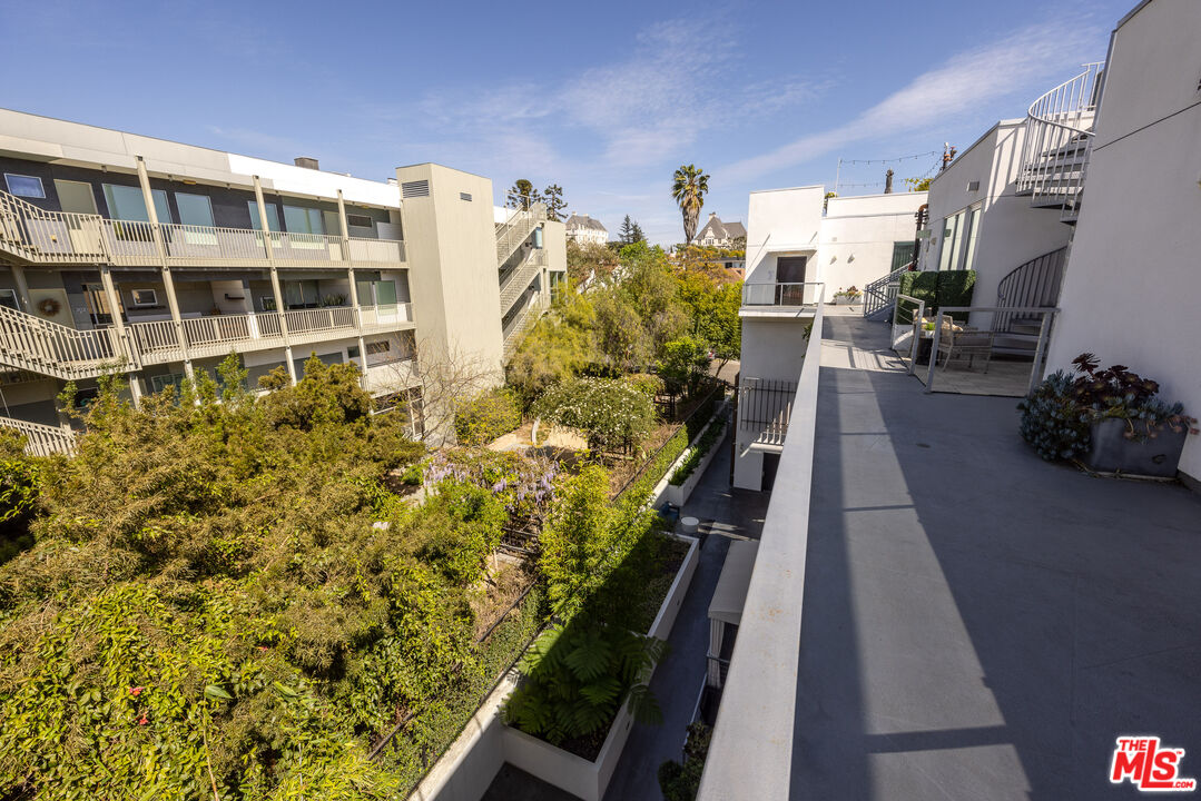 1345 N HAVENHURST DR Unit: 14