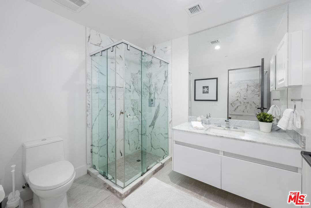 1345 N HAVENHURST DR Unit: 14