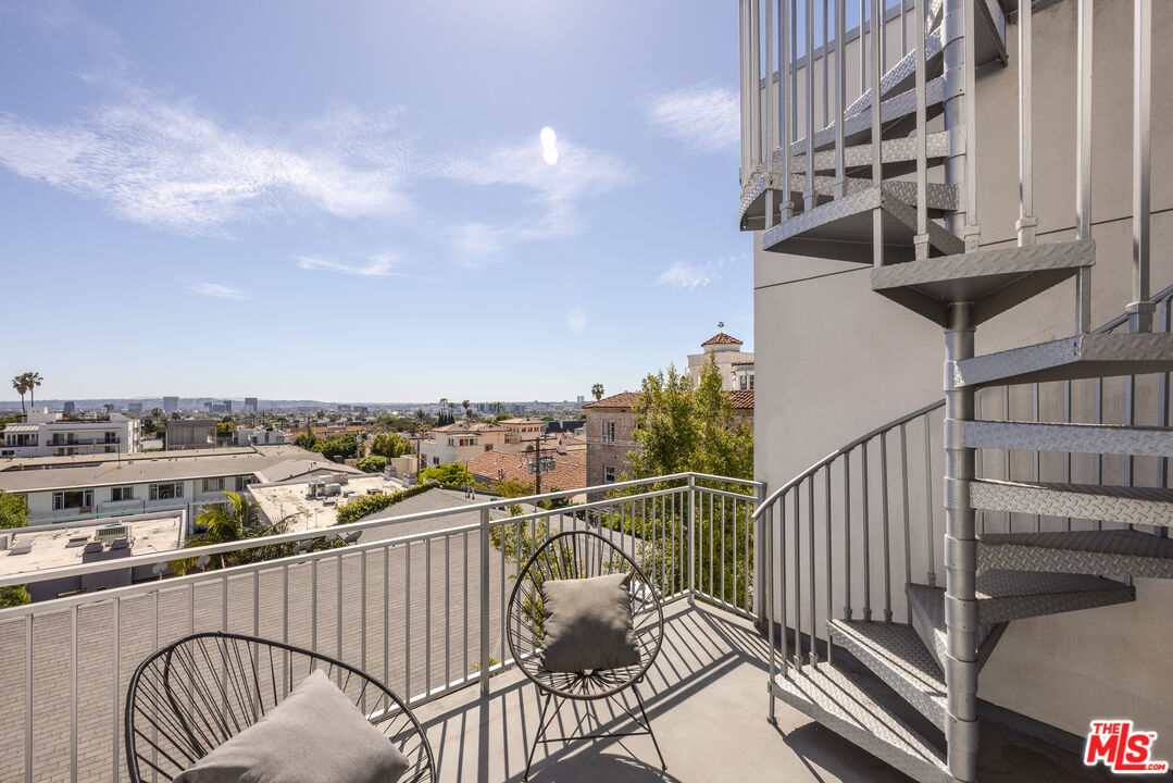 1345 N HAVENHURST DR Unit: 14