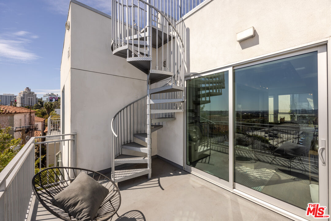 1345 N HAVENHURST DR Unit: 14