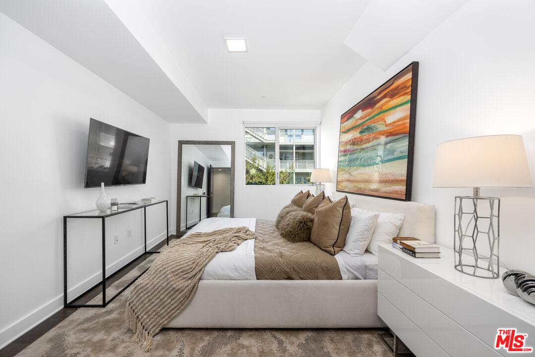 1345 N HAVENHURST DR Unit: 14