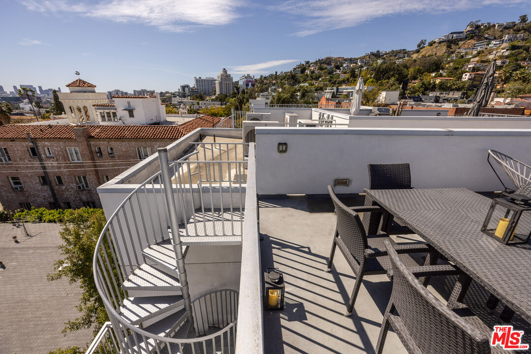 1345 N HAVENHURST DR Unit: 14