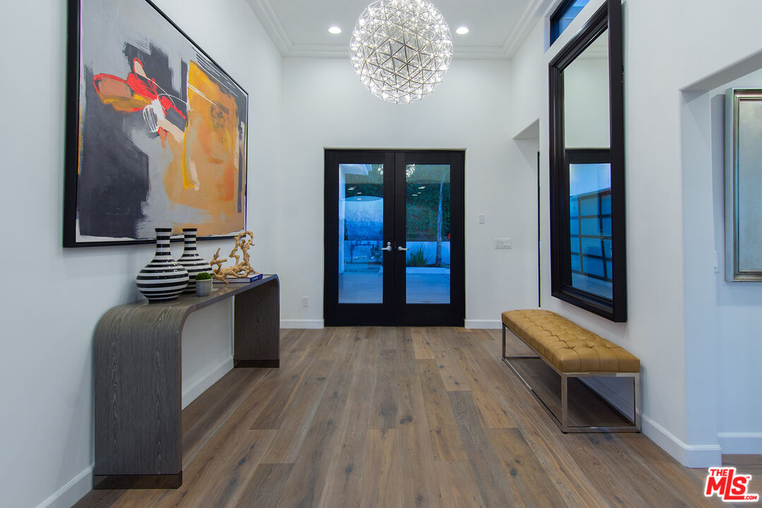 13749 MULHOLLAND DR