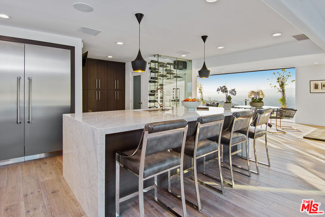 13749 MULHOLLAND DR