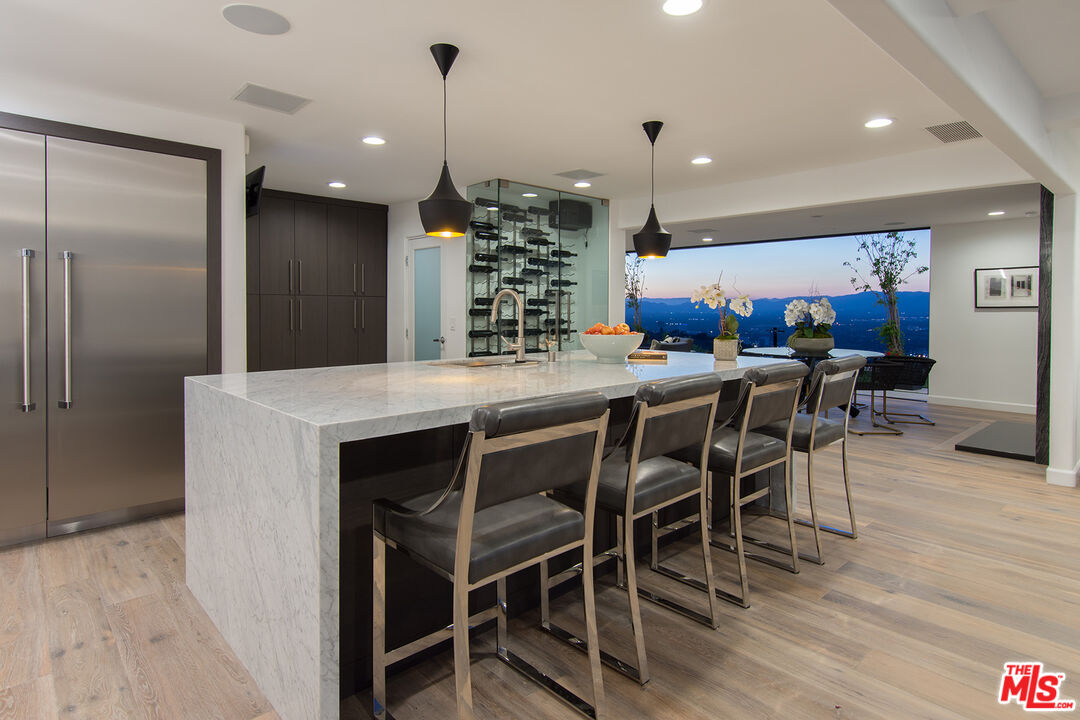 13749 MULHOLLAND DR