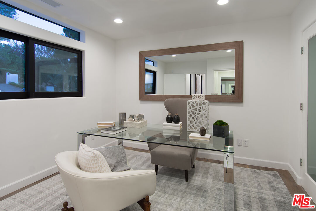 13749 MULHOLLAND DR
