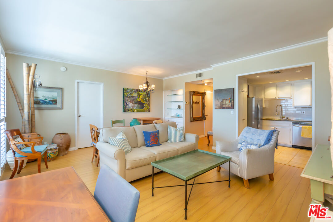 321 S SAN VICENTE BLVD Unit: 705