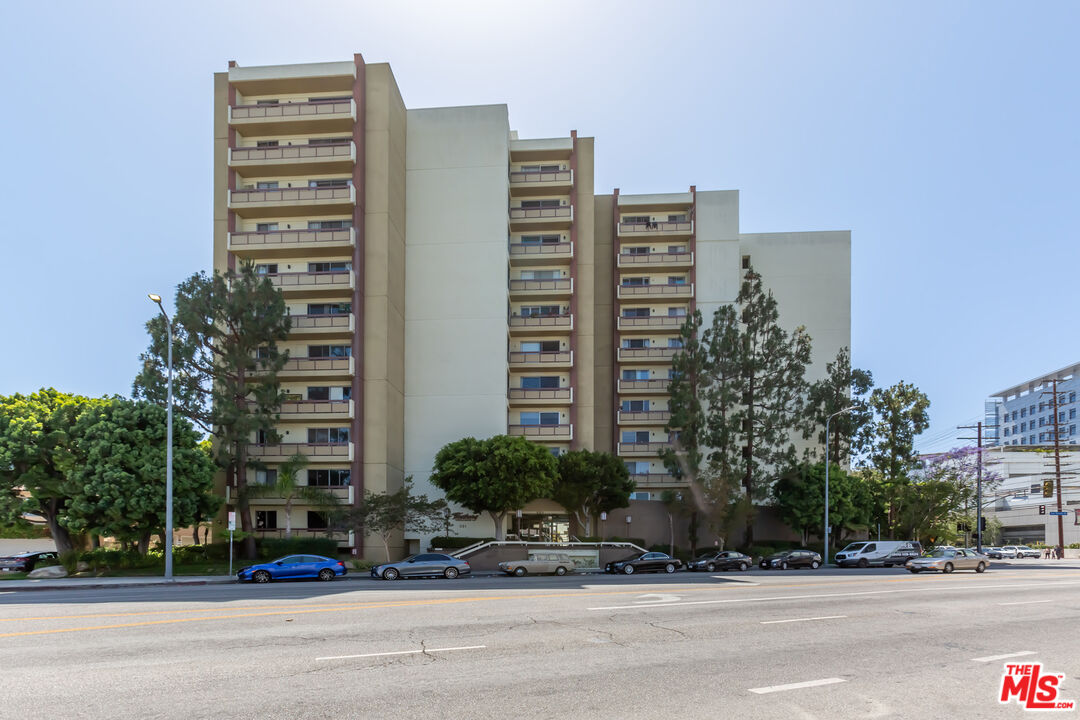 321 S SAN VICENTE BLVD Unit: 705