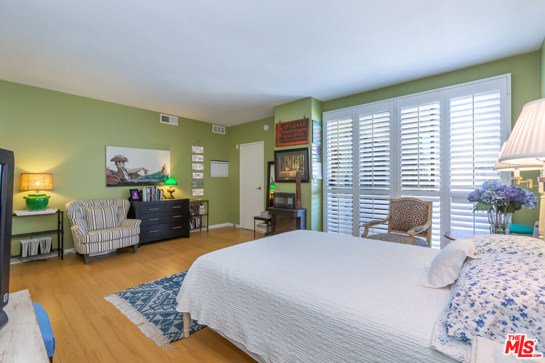 321 S SAN VICENTE BLVD Unit: 705